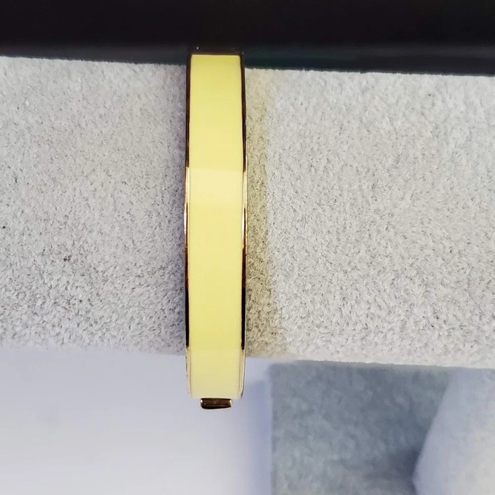 Kate Spade New York Cutout Spade Hinged Bangle Bracelet Yellow Enamel Gold Tone - Picture 7 of 10